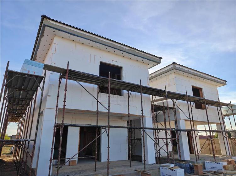 Duplex cu 4 camere cu Canalizare în Moșnița Nouă