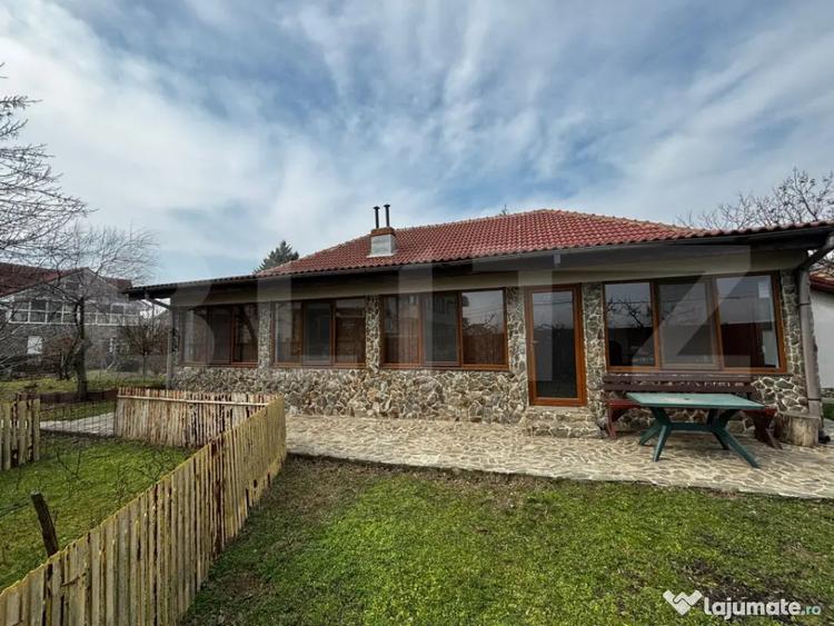 Casă cu 2 camere cu Teren 647 Mp în Central