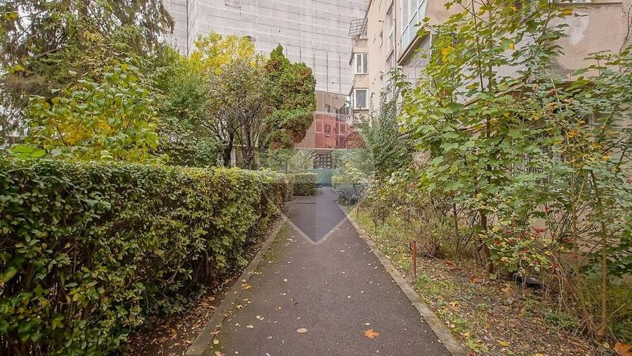 Apartament cu 2 camere semidecomandat în Centrul Civic