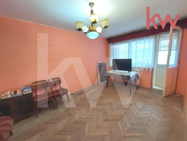 Apartament cu 3 camere decomandat în Sărari