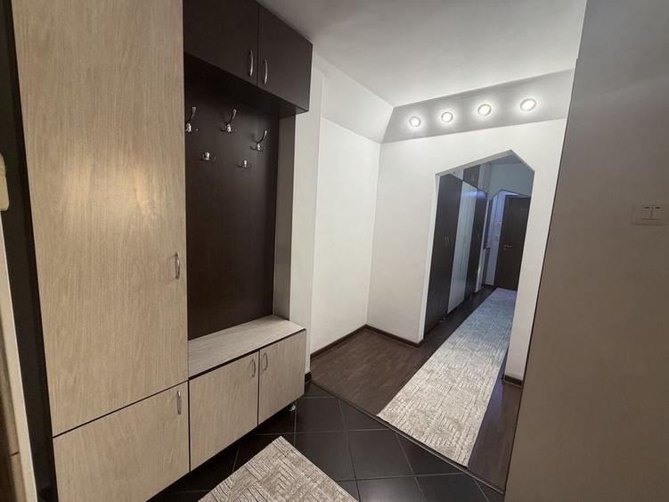 Apartament cu 3 camere decomandat în George Enescu
