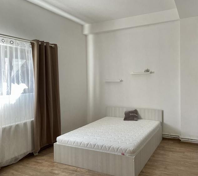 Garsonieră decomandată în Central