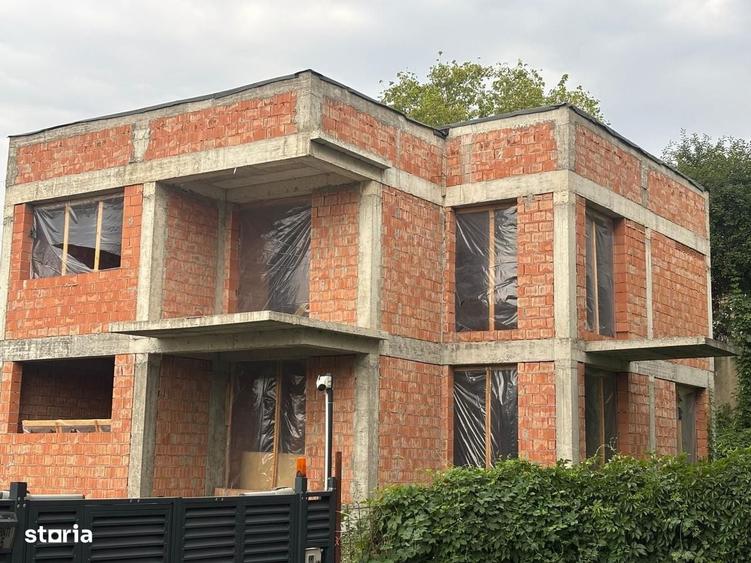 Casă cu 4 camere în Central