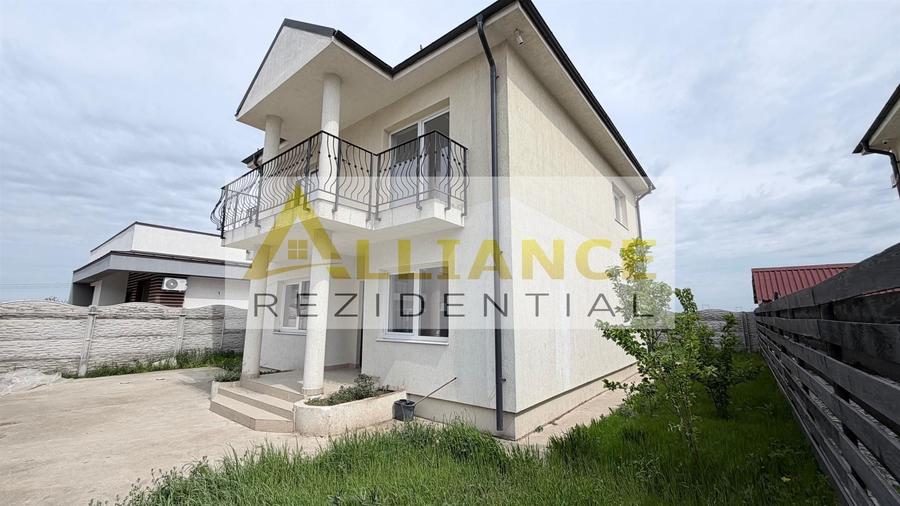 Casă individuală cu 4 camere cu Canalizare în Berceni