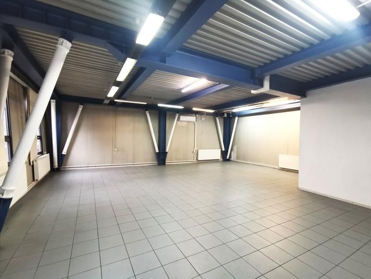 Spațiu comercial, de 222 mp, în Jiului