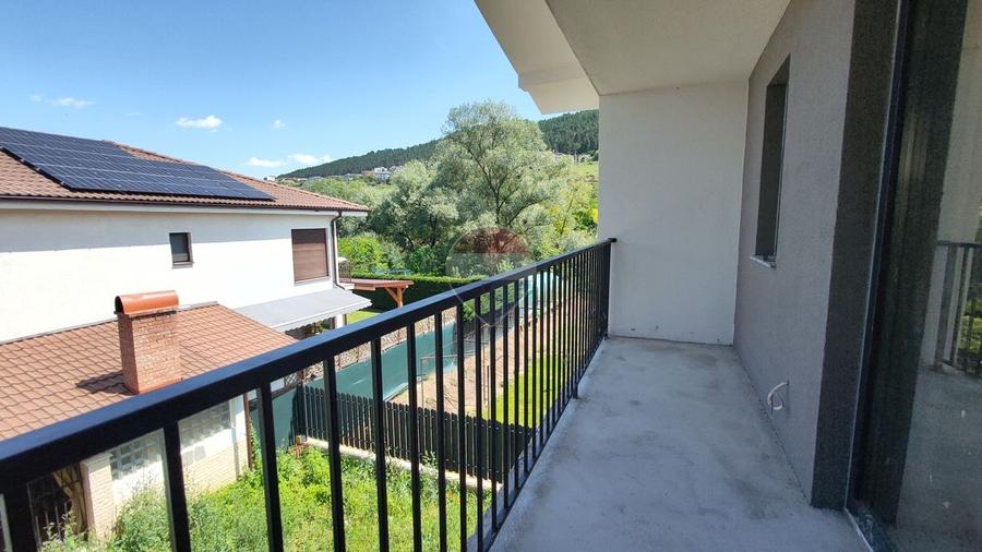 Casă cu 7 camere cu Teren 250 Mp în Florești