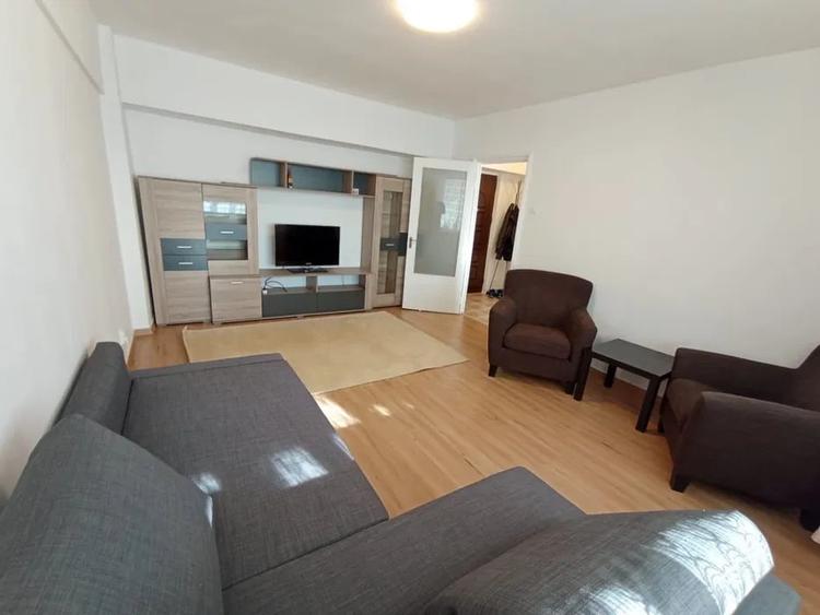Apartament cu 2 camere decomandat, mobilat în Titulescu