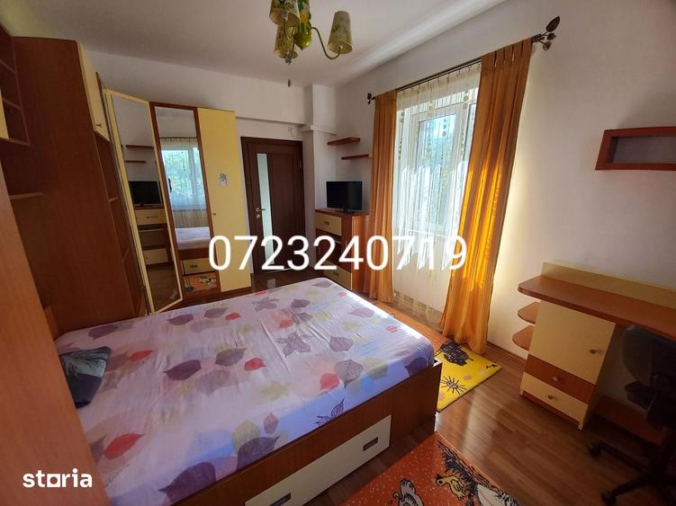 Apartament cu 3 camere semidecomandat în Berceni