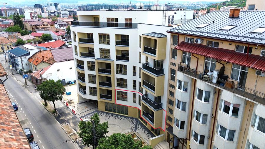 Apartament cu 4 camere decomandat în Gară