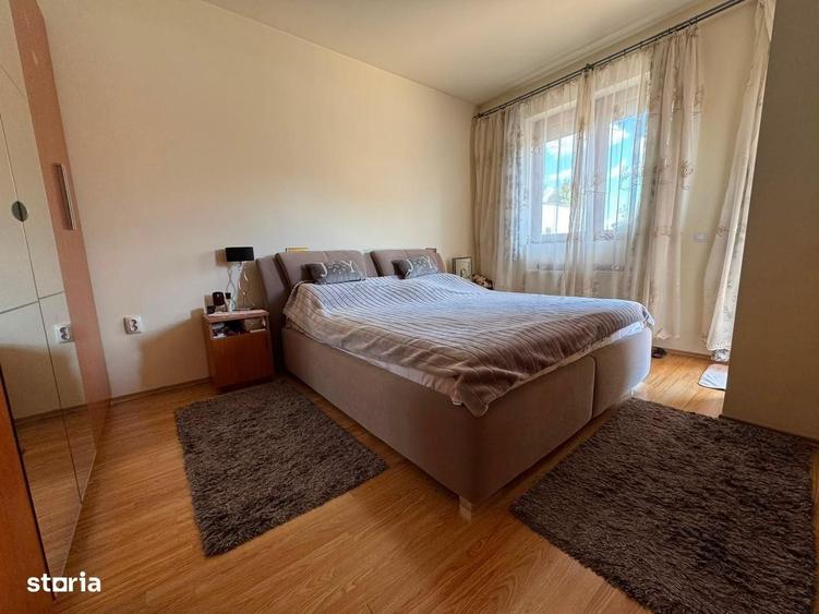 Casă cu 4 camere în Glina