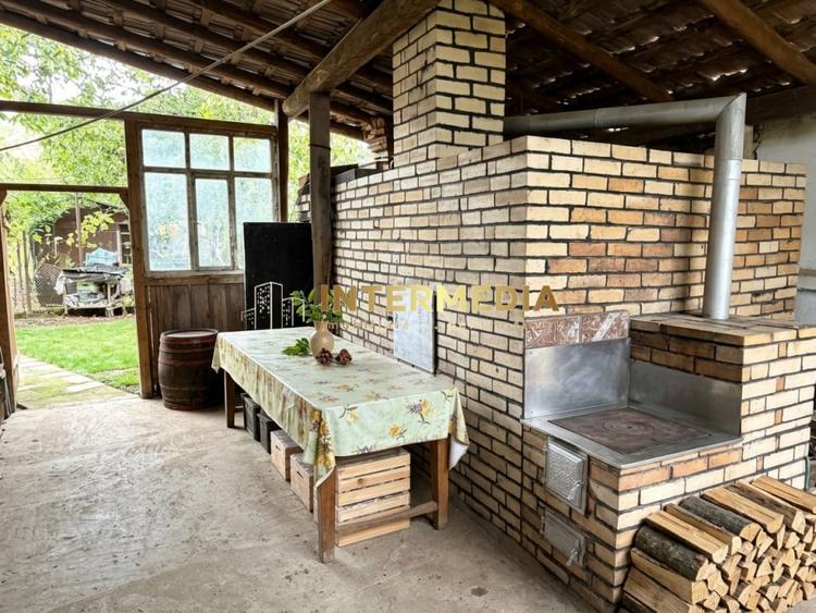 Casă individuală cu 6 camere cu Canalizare în Șard
