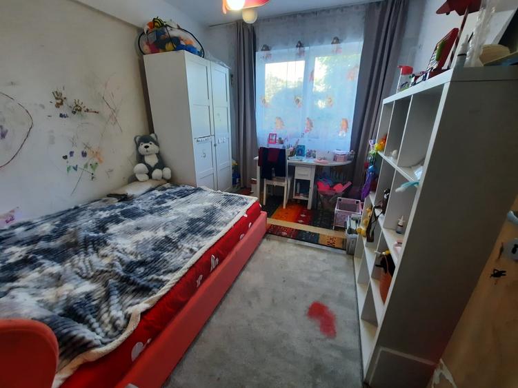 Apartament cu 3 camere decomandat în Prelungirea Ghencea