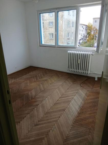 Apartament cu 3 camere semidecomandat în Valea Rosie