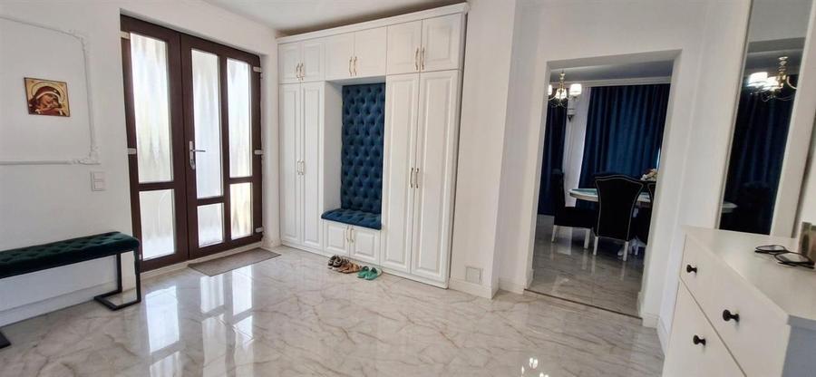Casă cu 6 camere cu Teren 370 Mp în Haieu