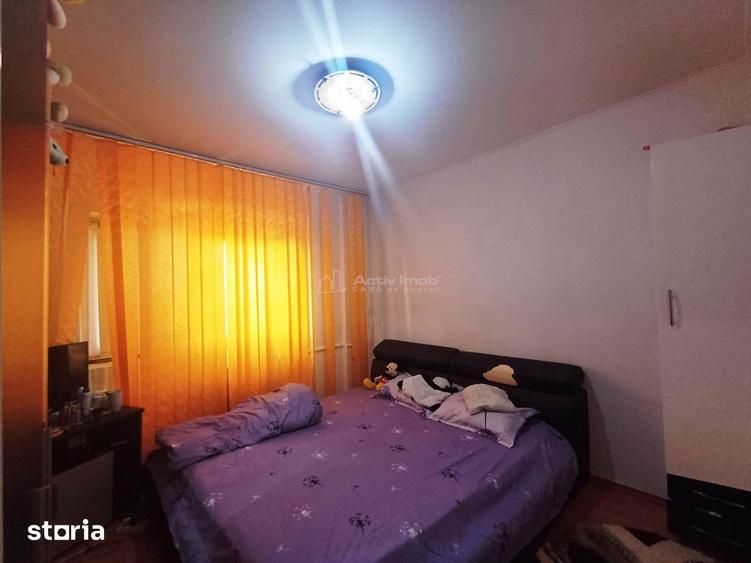 Apartament cu 4 camere semidecomandat în Berceni