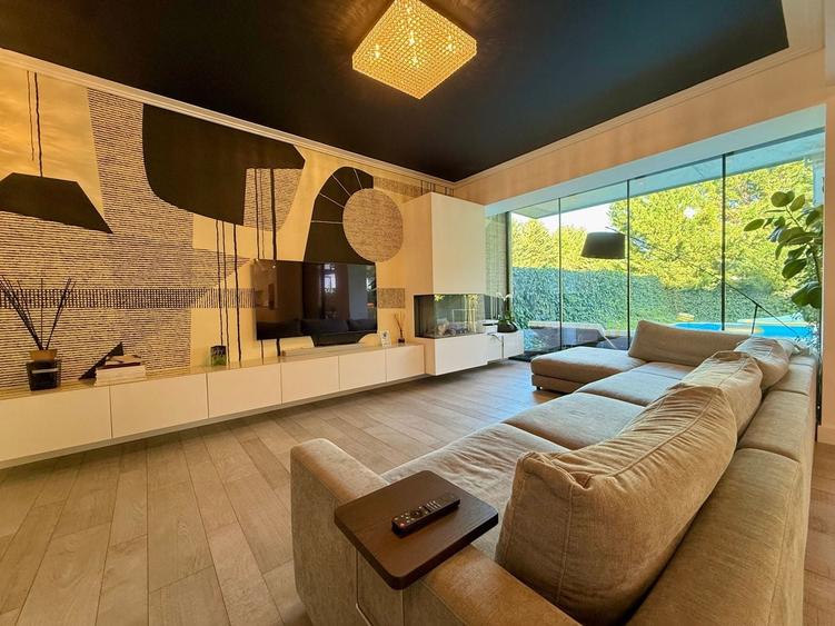 Casă individuală cu 7 camere cu Piscina în Iancu Nicolae