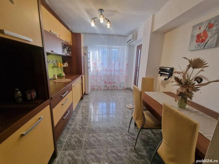 Apartament cu 3 camere decomandat în Centrul Civic