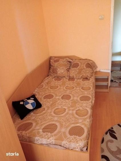 Apartament cu 3 camere decomandat în Sărari