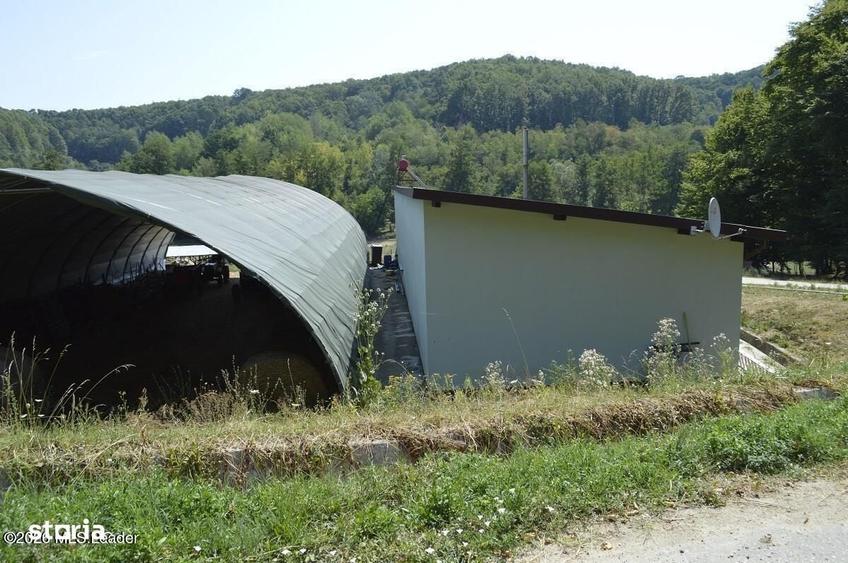 Spațiu comercial, de 1,887 mp, în Glâmbocel