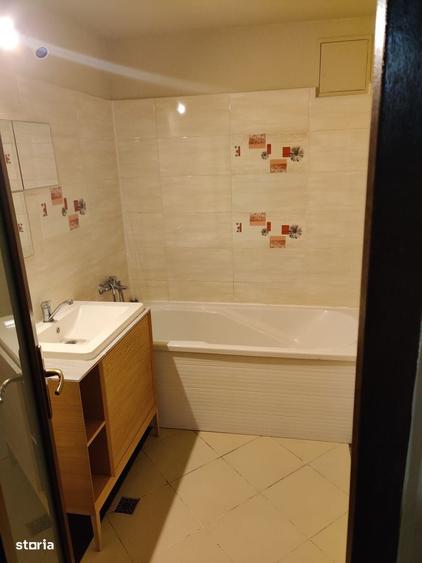 Apartament cu 3 camere decomandat în Exterior Vest