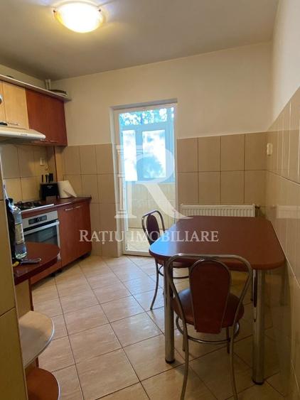 Apartament cu 3 camere decomandat, mobilat în Rogerius