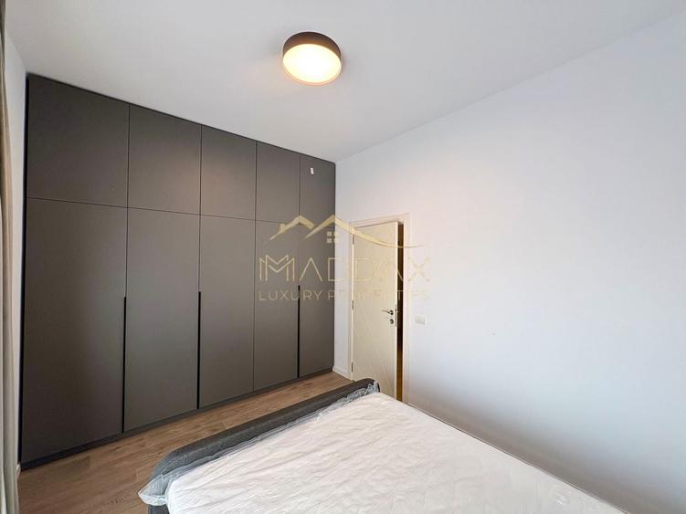 Apartament cu 3 camere semidecomandat, mobilat în Băneasa