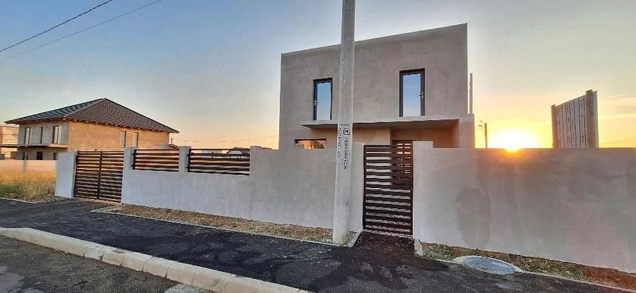 Casă cu 4 camere cu Teren 270 Mp în Periferie