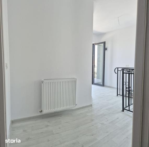 Casă cu 5 camere cu Teren 200 Mp în Lumina