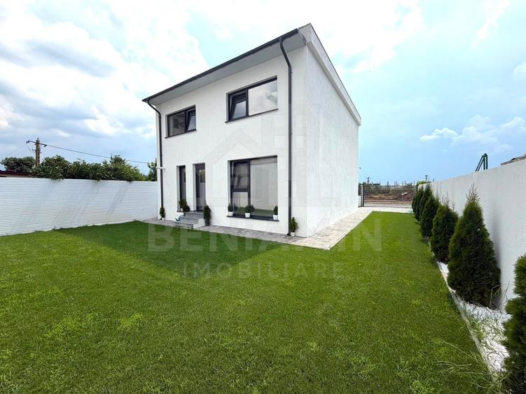 Casă individuală cu 5 camere cu Canalizare în Cârcea