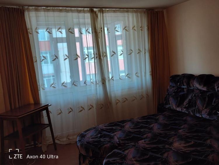 Apartament cu 3 camere decomandat în Exterior Vest