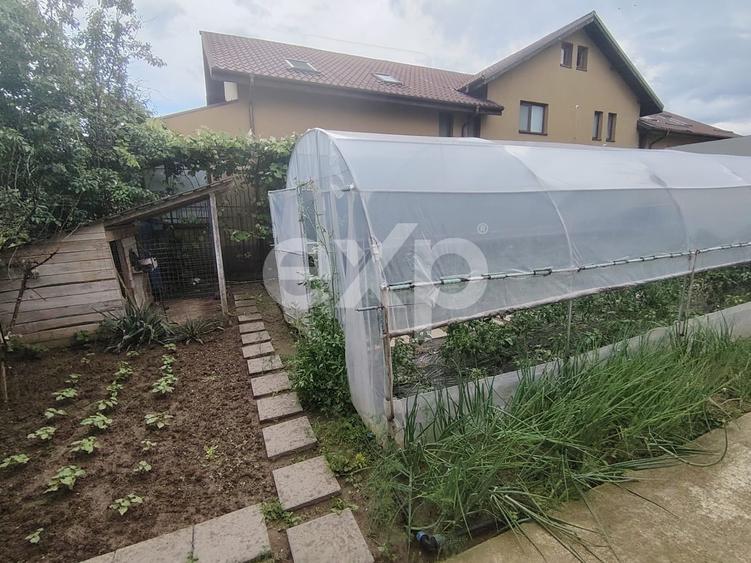 Casă individuală cu 7 camere cu Canalizare în Central
