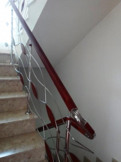 Casă cu 9 camere cu Teren 640 Mp în Pipera