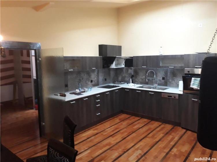 Casă cu 6 camere cu Teren 200 Mp în Central