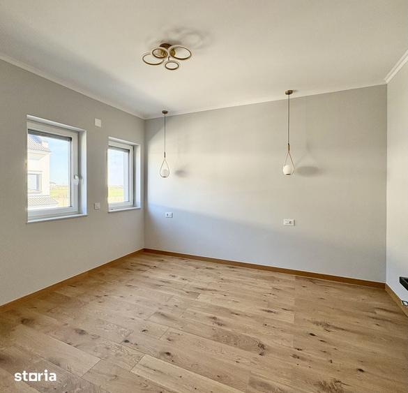 Casă cu 4 camere cu Teren 33 Mp în Săcălaz