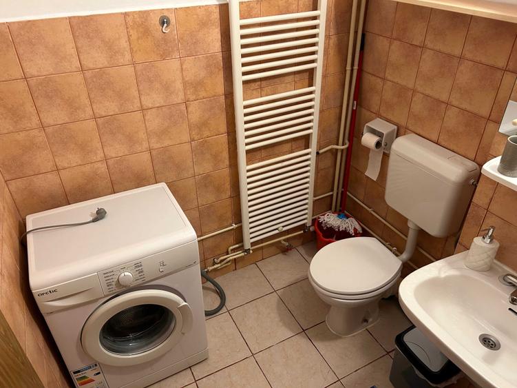 Casă cu 1 camere decomandat în Central