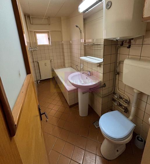 Apartament cu 3 camere decomandat, mobilat în Decebal