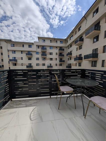 Apartament cu 3 camere semidecomandat în Florești