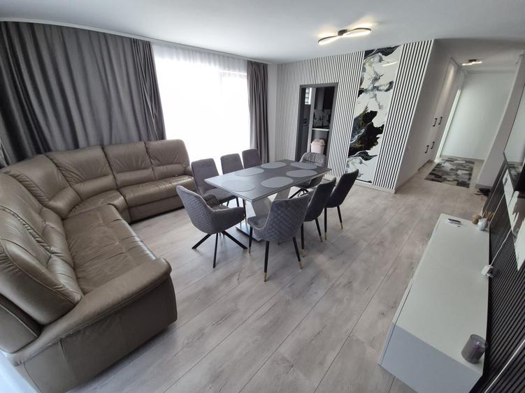 Apartament cu 3 camere decomandat, mobilat în Florești