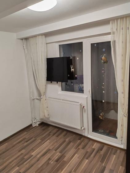 Apartament cu 2 camere semidecomandat în Tei