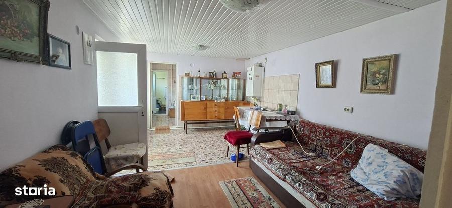 Casă cu 3 camere în Costi