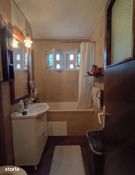 Apartament cu 3 camere semidecomandat în Valea Rosie