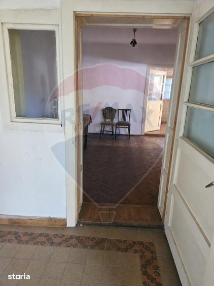 Casă cu 6 camere cu Teren 250 Mp în Central
