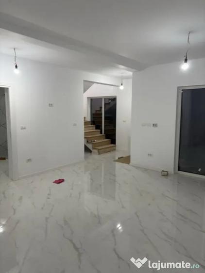 Casă cu 5 camere cu Teren 500 Mp în Central