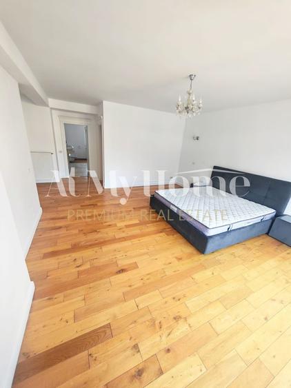 Duplex cu 7 camere cu Canalizare în Iancu Nicolae