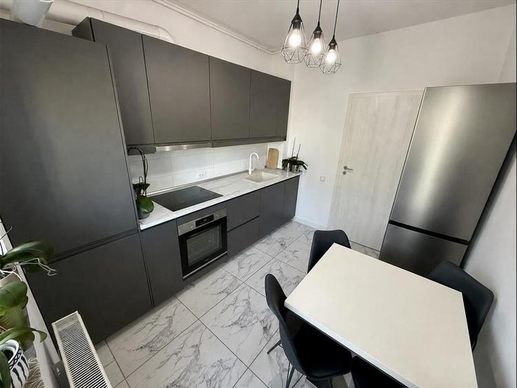 Apartament cu 2 camere decomandat, mobilat în Central