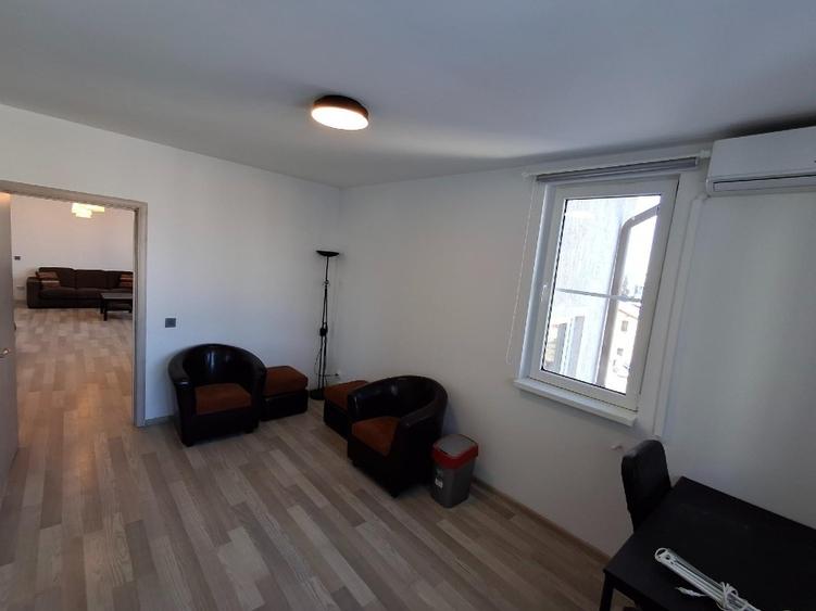 Apartament cu 3 camere semidecomandat în Floreasca