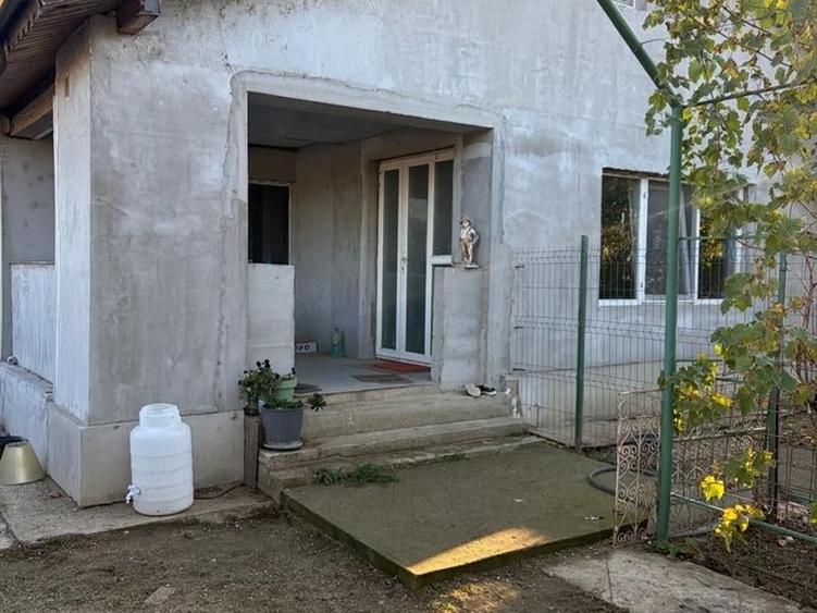 Casă individuală cu 3 camere cu Teren 1000 Mp în Leamna de Jos