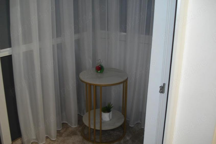 Apartament cu 4 camere decomandat în Lipovei