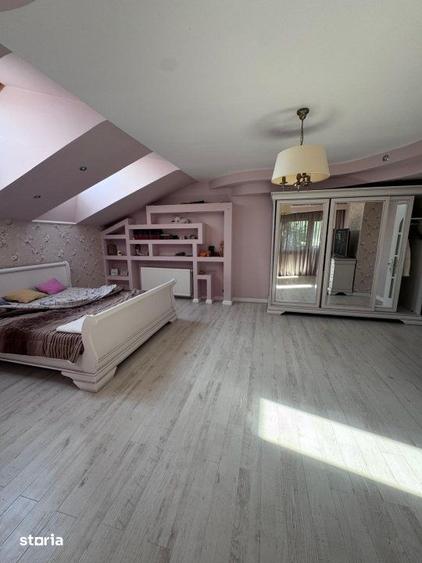 Casă cu 6 camere cu Teren 2500 Mp în Siret