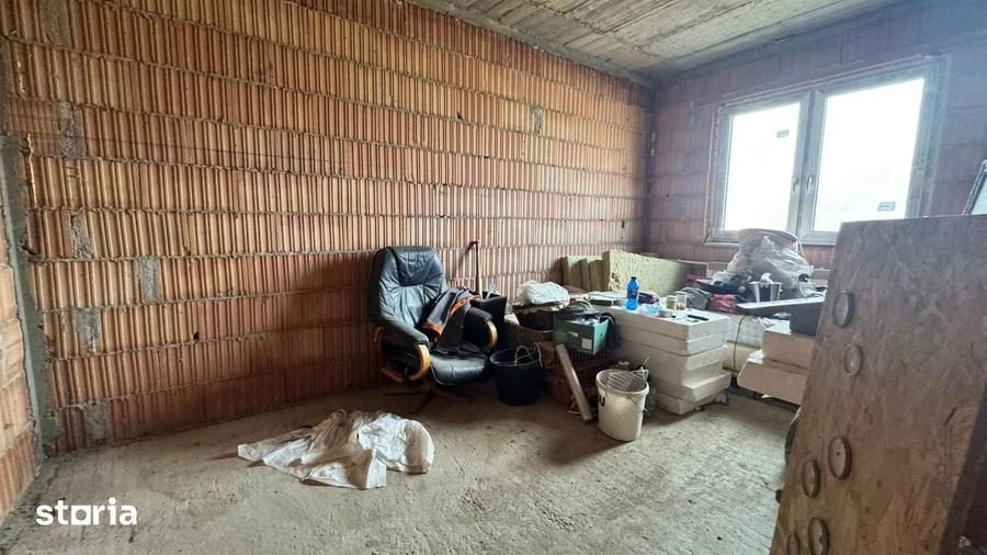 Casă cu 4 camere cu Teren 350 Mp în Tipografilor